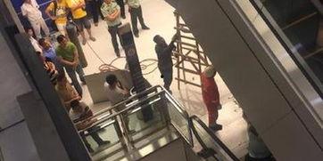 电梯特警吃瓜视频,揭秘警队生活趣味瞬间