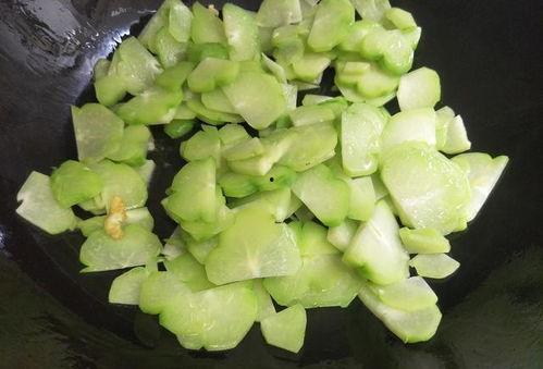 洋瓜炒不熟可以吃吗视频,揭秘能否安全食用