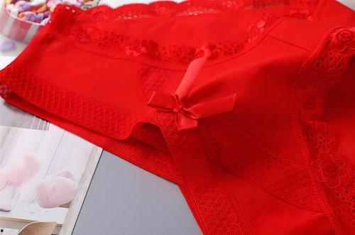 吃瓜红色内裤视频,网络热议背后的真相